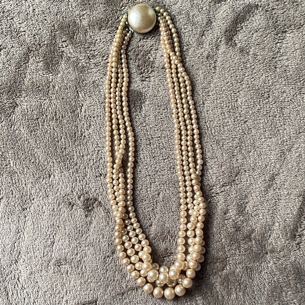 Vintage faux Cream Pearl Necklace